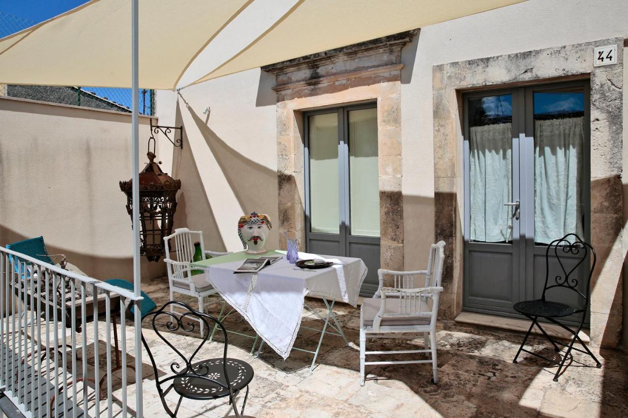 Villa Dimora Di Catullo - Ospitalita Di Charme Palazzolo Acreide Exterior foto